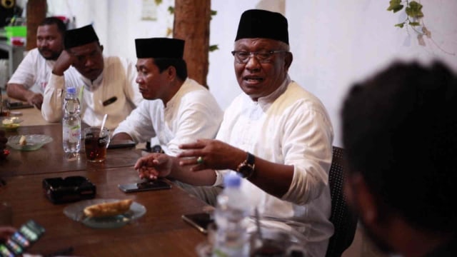 Bakal calon Wali Kota Ternate, Mohammad Yamin Tawary, saat melakukan dialog bersama beberapa jurnalis di Kota Ternate. Fot: Gustam Jambu/cermat