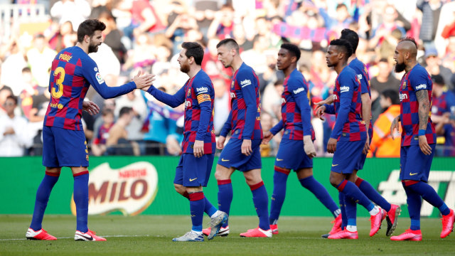 Selebrasi pemain FC Barcelona usai mencetak gol ke gawang Eibar pada laga lanjutan La Liga Spanyol di Camp Nou, Barcelona, Spanyol.  Foto: REUTERS / Albert Gea