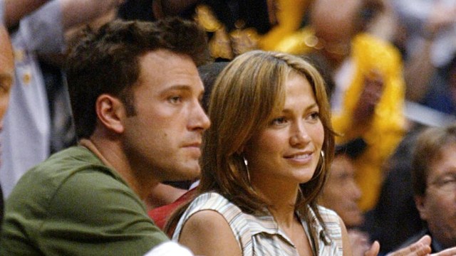 Jennifer Lopez dan Ben Affleck. Foto: AFP/LEE CELANO