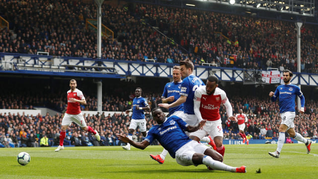Duel antara Everton vs Arsenal. Foto: Reuters/Lee Smith