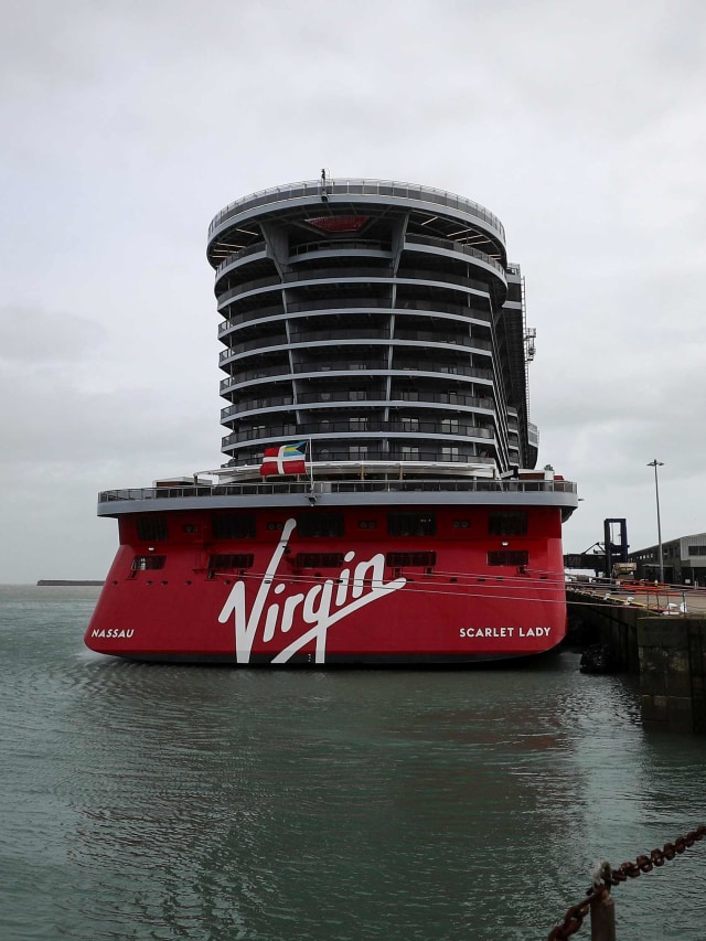Kapal pesiar Virgin Voyages Scarlet Lady. Foto: REUTERS / Simon Dawson