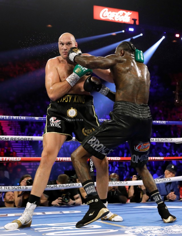 Pertandingan Tyson Fury melawan Deontay Wilder di Arena Grand Garden, Las Vegas, Amerika Serikat. Foto: REUTERS/Steve Marcus