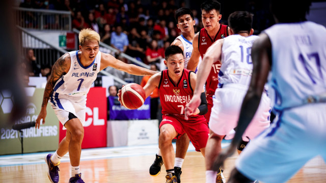 Andakara Prastawa Dhyaksa di laga melawan Timnas Basket Filipina.  Foto: Ariya Kurniawan/FIBA Media