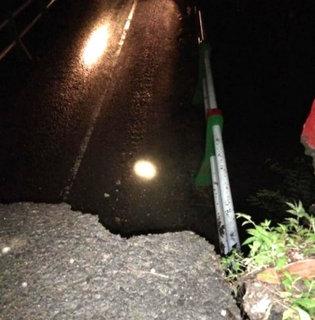 Jembatan Ambles, Arus Lalu Lintas Ngasem-Bubulan Macet Total