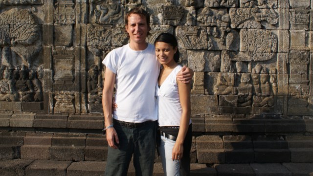 Foto Herlina dan suami ketika mengunjungi Indonesia pada 2008. Foto: Dok. Herlina
