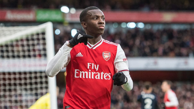 Eddie Nketiah merayakan gol yang dia cetak ke gawang Everton. Foto: Twitter/@EddieNketiah9