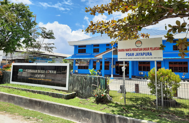 Kantor PDAM Jayapura di Kota Jayapura, Papua. (Foto Liza)