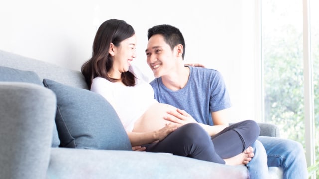 Ilustrasi ibu hamil dan pasangan. Sumber: Shutterstock