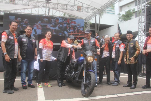 Gaya nyentrik Wakil Presiden Ma'ruf Amin di acara Riding Kebangsaan Empat Pilar MPR RI. Foto: dok. MBI