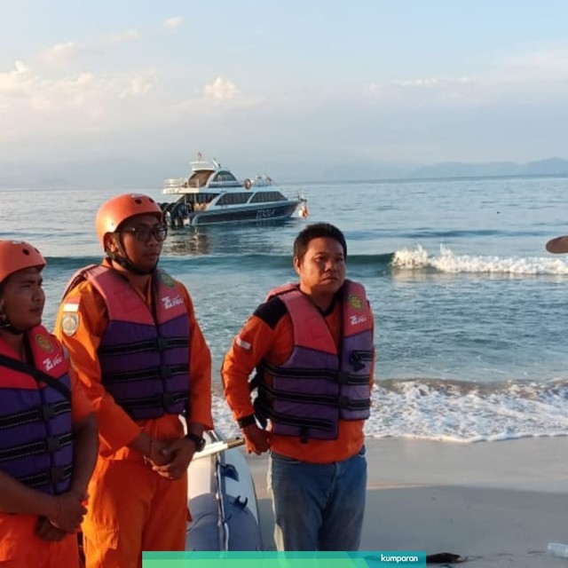 Tim Basarnas mencari WN Rusia yang hilang usai spearfishing di Nusa Penida, Bali. Foto: Dok. Basarnas