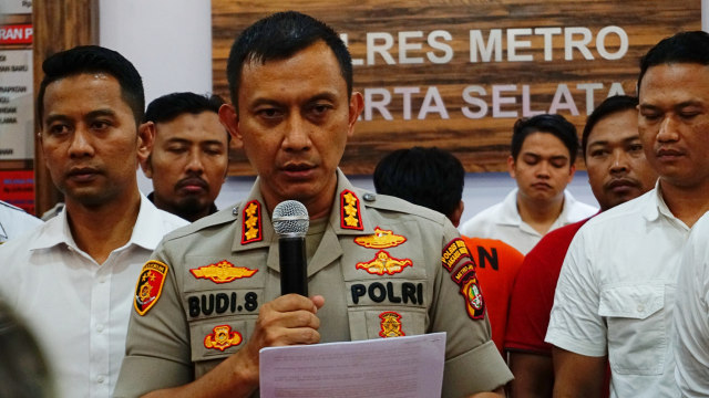 Kapolres Jakarta Selatan Kombes Budi Sartono saat merilis kasus bullying terhadap difabel di Polres Jaksel. Foto: Jamal Ramadhan/kumparan