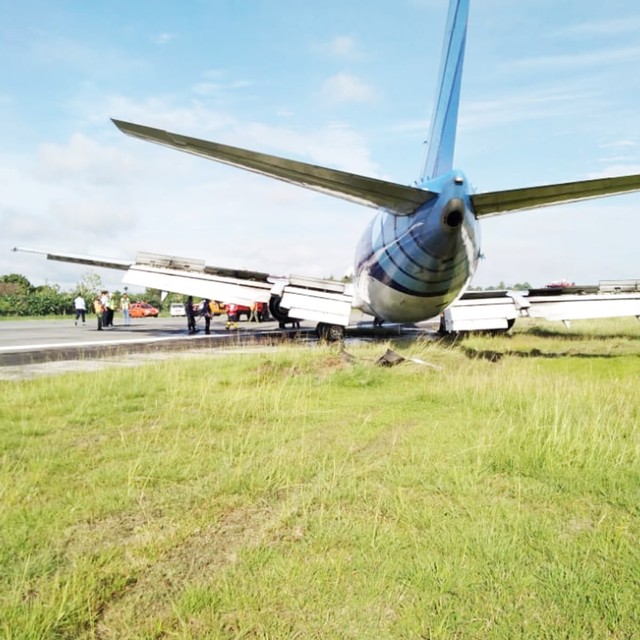 Trigana Air Tergelincir Di Bandara Sentani Papua Beberapa Penerbangan Tertunda Kumparan Com