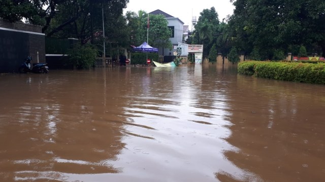 Kondisi banjir yang merendam Kawasan Kemang Selatan, Jakarta Selatan tahun lalu, Selasa (25/2/2020).  Foto: Aditia Noviansyah/kumparan