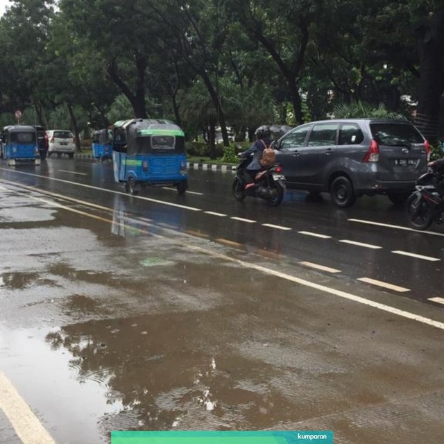 Kondisi jalan di sekitar Medan Merdeka, Jakarta Pusat. Foto: Andesta/kumparan