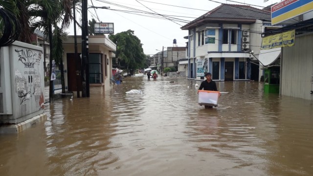 Banjir di Perumahan Pondok Maharta, Pondok Kacang, Tangerang Selatan. Foto: Haikal Pasya/kumparan