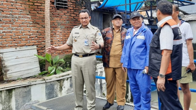 Anies Baswedan Tinjau Pintu Air Karet