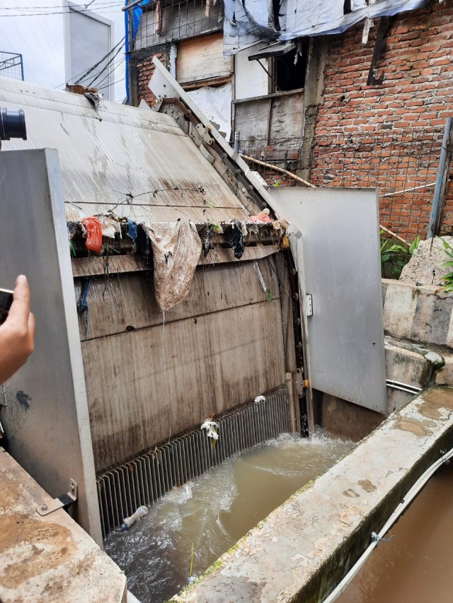 Pintu Air Karet, Jakarta, Selasa (25/2).  Foto: Efira Tamara Thenu/kumparan 