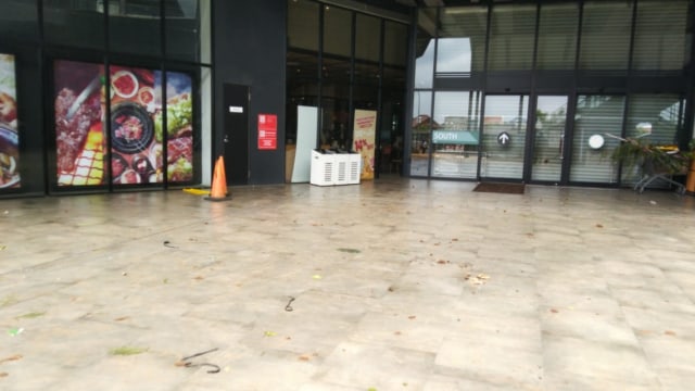 Yang Perlu Kamu Tahu soal Ricuh di AEON Mall JGC (59022)