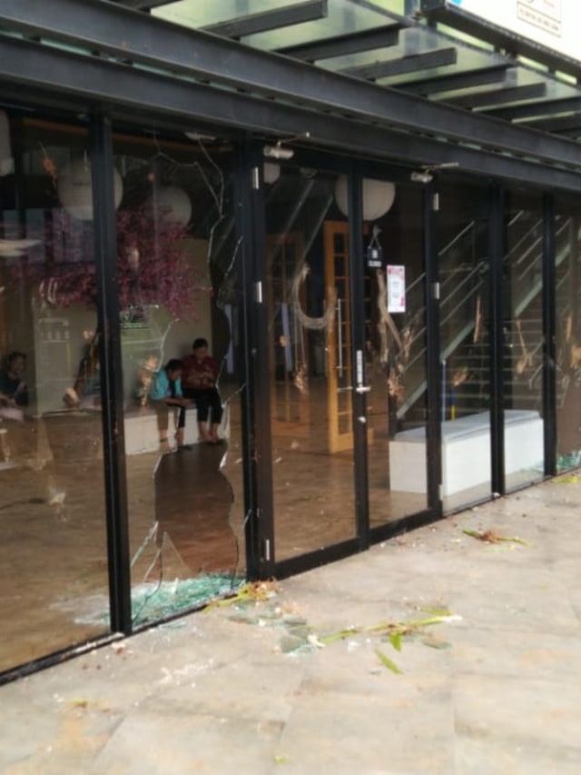 Kerusakan di Aeon Mall Jakarta Garden City, Jakarta Timur. Foto: Fachrul Irwinsyah/kumparan 