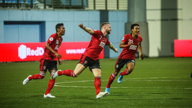 Para pemain Bali United merayakan gol yang dicetak Melvin Platje. Foto: dok. Bali United