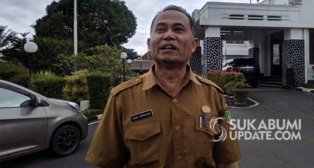 Kepala Dinas Tenaga Kerja Transmigrasi (Dinaskertrans) Kota Sukabumi Didin Syarifudin, saat diwawancarai awak media, Selasa (25/2/2020). | Sumber Foto:Oksa BC