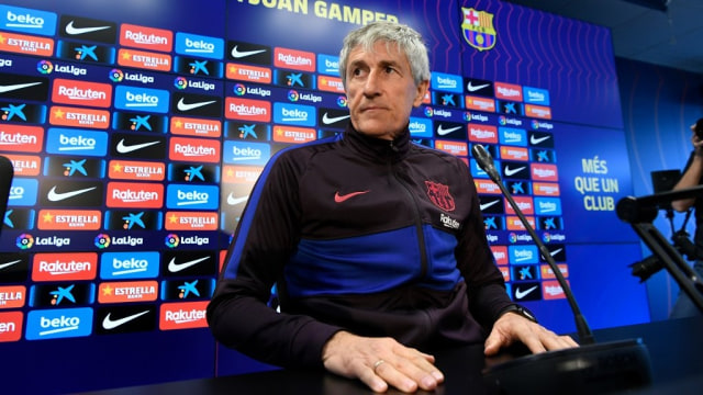 Pelatih Barcelona, Quique Setien.  Foto: LLUIS GENE / AFP