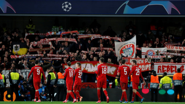 Para pemain Bayern Muenchen merayakan kemenangan di markas Chelsea. Foto: Reuters/Matthew Childs