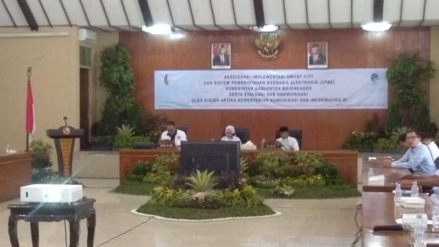 Rapat Akselerasi Implementasi Smart City dan Sistem Pemerintahan Berbasis Elektronik, di Gedung Angling Dharma Pemkab Bojonegoro. (26/02/2020)