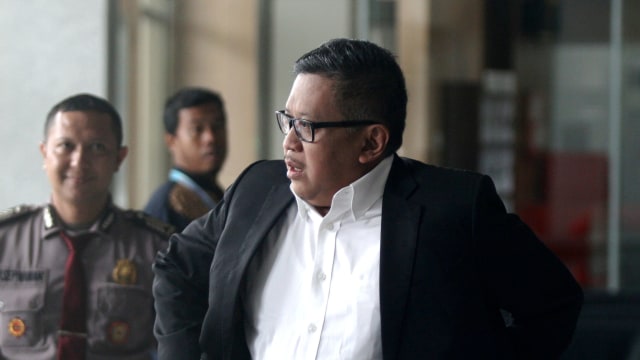 Sekjen PDIP Hasto Kristiyanto usai menjalani pemeriksaan sebagai saksi di Gedung KPK, Rabu (26/2).  Foto: Nugroho Sejati/kumparan