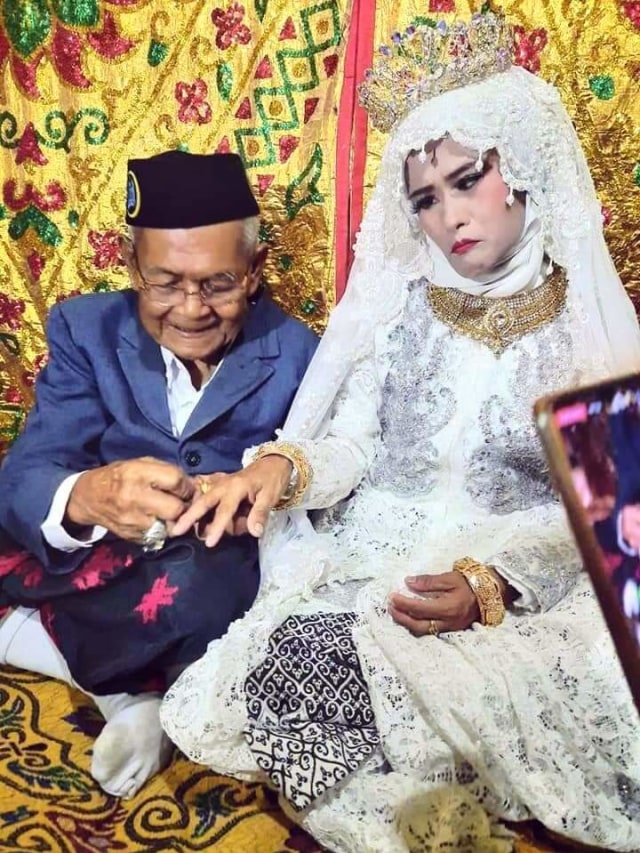 Kakek berusia satu abad di Sulawesi Selatan yang nikahi gadis muda. Foto: Dok. Istimewa