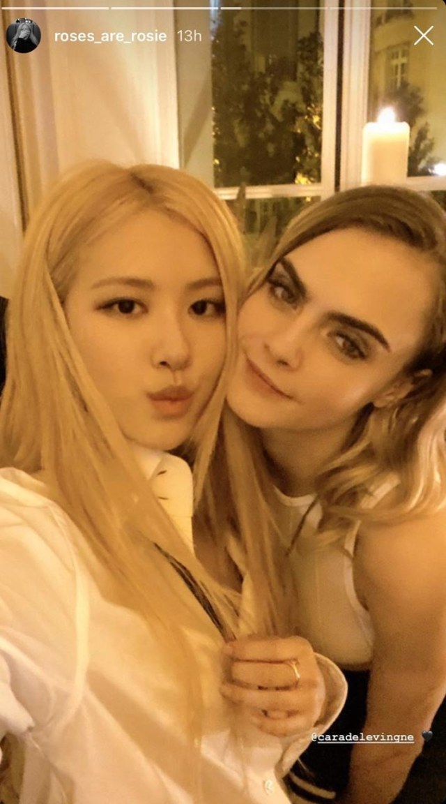 5 Potret Rosé 'Blackpink' Bersama Selebritas di Paris, Rami Malek Salah Satunya (1213681)