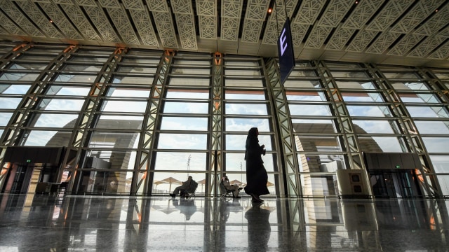 Suasana di Bandara Internasional King Abdulaziz Arab Saudi di Jeddah. Foto: AFP/GIUSEPPE CACACE