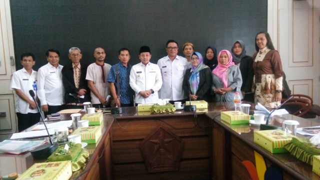 Wali Kota Malang Sutiaji beserta jajaran usai melakukan diskusi dengan MCW.