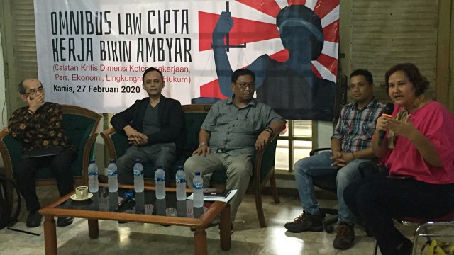 Diskusi bertajuk Omnibus Law Cipta Kerja Bikin Ambyar di Aliansi Jurnalis Independen Jakarta, Kamis (27/2). Foto: Muhammad Darisman/kumparan