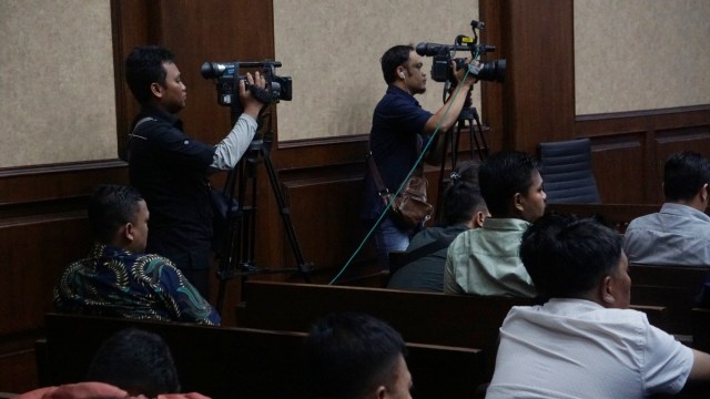 Wartawan saat meliput sidang Imam Nahrawi