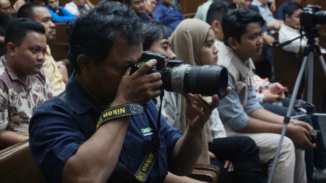 Wartawan saat meliput sidang Imam Nahrawi