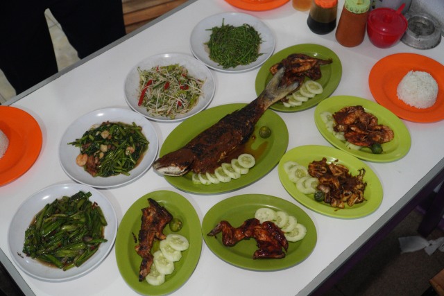 Mencoba Ikan dan Ayam Bakar 'ACI', Tempat Makan Favorit di Pontianak (94612)