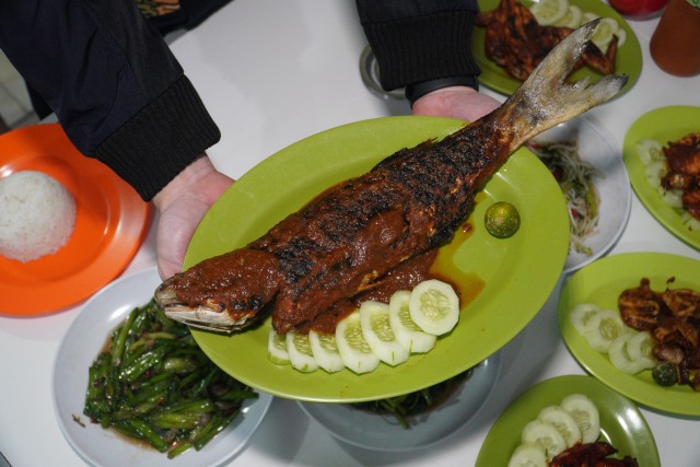 Mencoba Ikan dan Ayam Bakar 'ACI', Tempat Makan Favorit di Pontianak (94615)