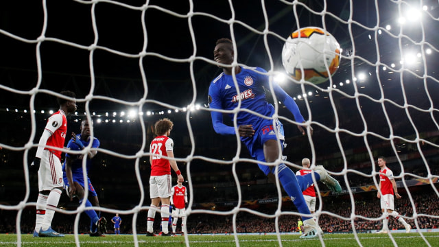Momen ketika Arsenal kebobolan di... oh, well, menit ke-119. Foto: REUTERS/David Klein