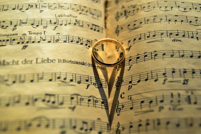 Ilustrasi musik dan cinta. Dok: Pixabay/hschmider