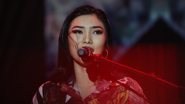 Isyana Sarasvati Gambarkan Peperangan dalam Benaknya Lewat Single Unlock the Key (4044)