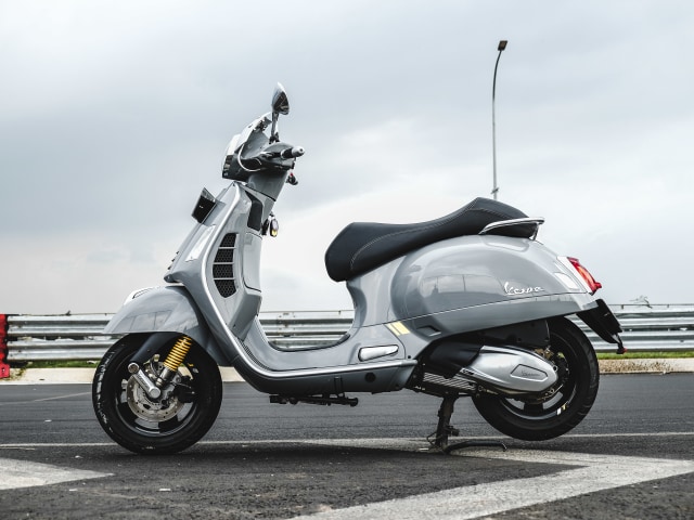 Tampilan samping Vespa GTS 300 super Tech Foto: Bangkit Jaya Putra/kumparan