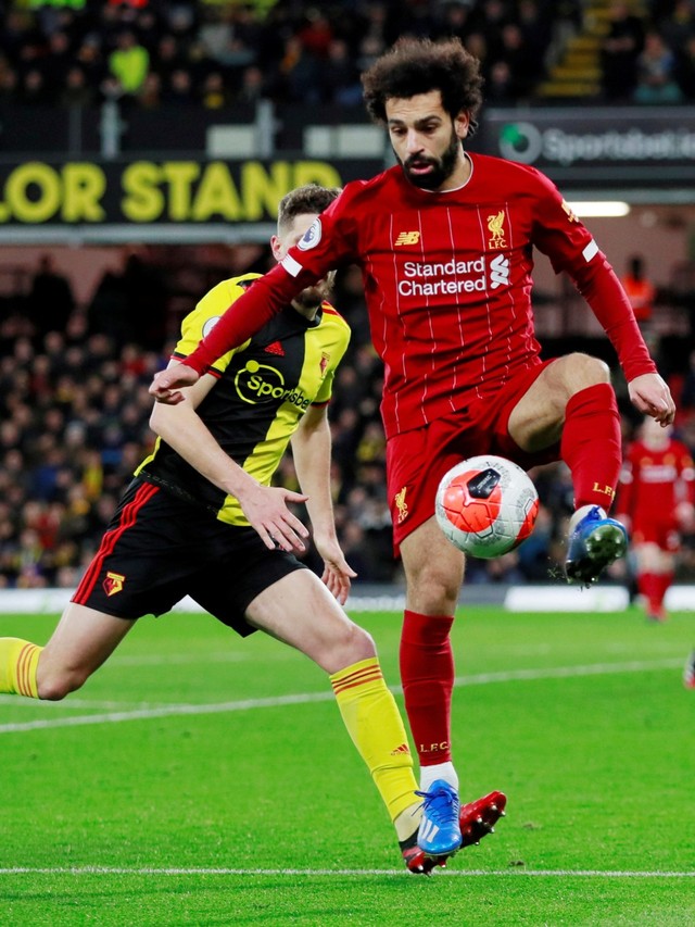 Mohamed Salah menggring bola saat melawan Watford . Foto: Reuters/Andrew Couldridge