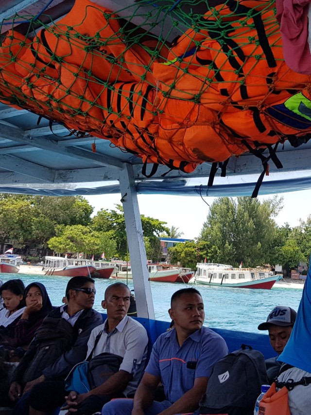 Suasana di atas kapal saat berlayar di NTB. Foto: Info Dompu