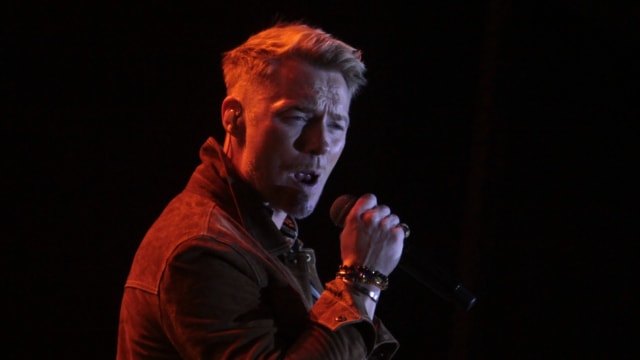 Penampilan Ronan Keating di Grand Ballroom Pullman Hotel Central Park, Jakarta Barat, Sabtu (29/2). Foto: Iqbal Firdaus/kumparan