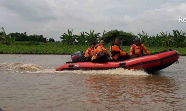 Perahu Terbalik di Sungai Brantas, 4 Orang Dilaporkan Hilang