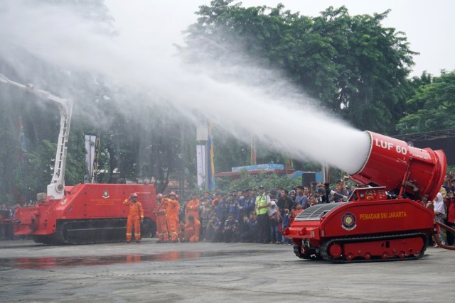 Penampilan robot pemadam kebakaran di Dinas Penanggulangan Kebakaran dan Penyelamatan DKI Jakarta, Minggu (1/3). Foto: Fanny Kusumawardhani/kumparan