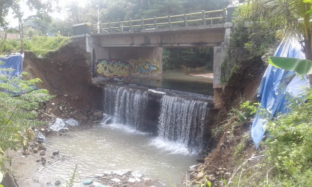 Kondisi talud di Jembatan Kenet, Bantul yang ambrol, Minggu (1/3/2020). Foto: Erfanto.