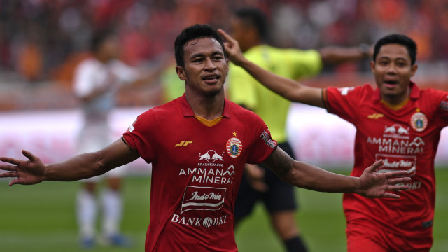 Pemain Persija Jakarta, Evan Dimas dan Osvaldo Haay,, merayakan gol ke gawang Borneo FC. Foto: ANTARA FOTO/Aditya Pradana Putra