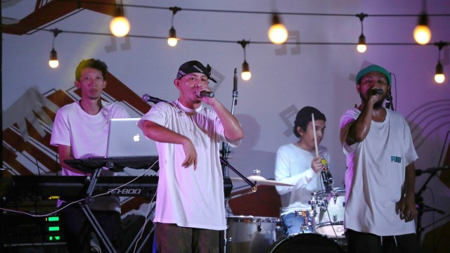 Penampilan Tuan Tigabelas pada BNI Java Jazz Festival 2020 di JIExpo Kemayoran, Jakarta, Minggu (1/3/2020).
 Foto: Nugroho Sejati/kumparan